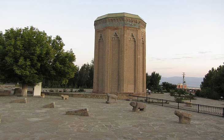 مومنه خاتون و آشنایی با آرامگاه مومنه خاتون در نخجوان