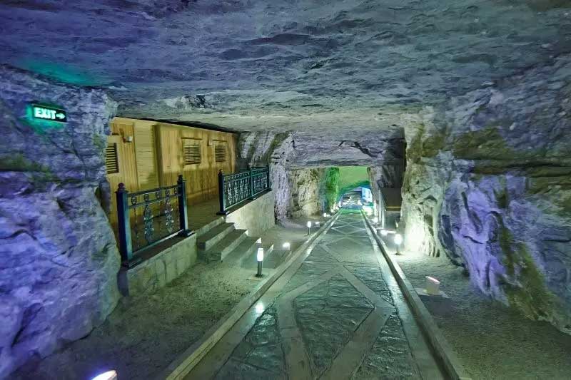 نمک درمانی در کوه دوزداغ و غار نمکی شهر نخجوان آذربایجان