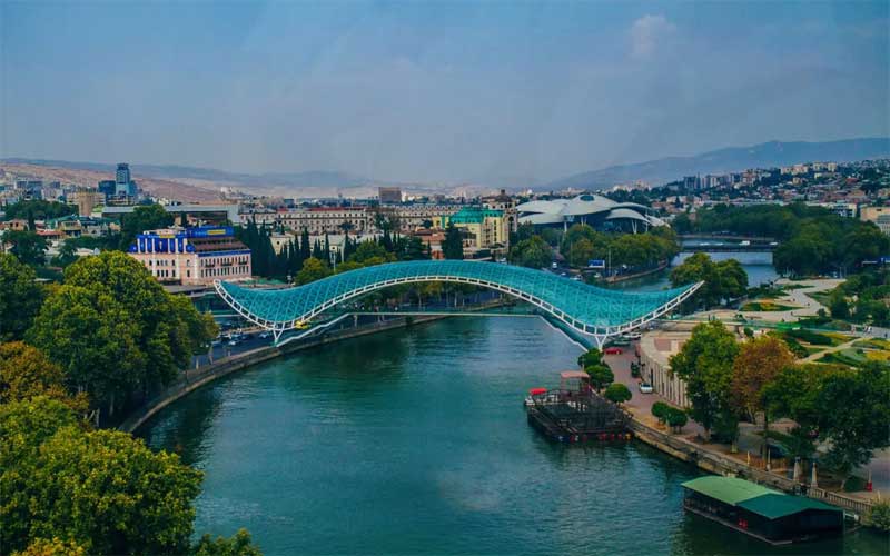 پل تفلیس گرجستان و چشمه‌های آب گرم تفلیس قدیم