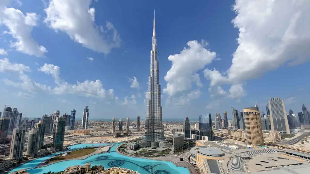 برج خلیفه دبی و آکواریوم و پارک واقعیت مجازی در برج الخلیفه